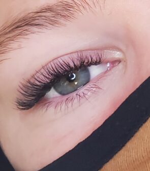 Picture of lash extensions on client from Rockford Michigan